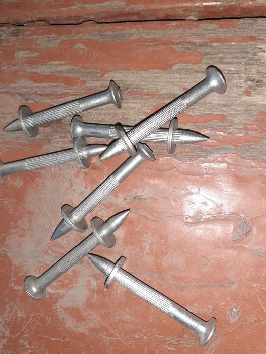 Дюбель монтажный