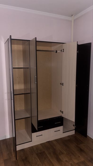 Шкаф для одежды.