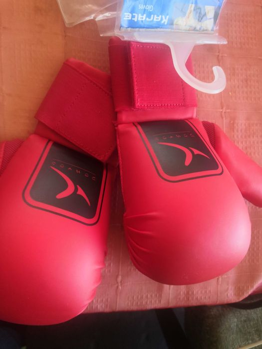 Ръкавици за карате. Domyos размер S, червени