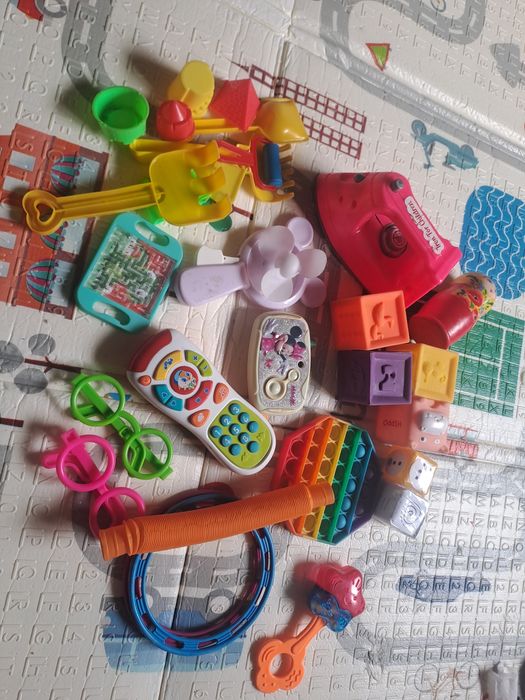 Пакет с разными игрушками