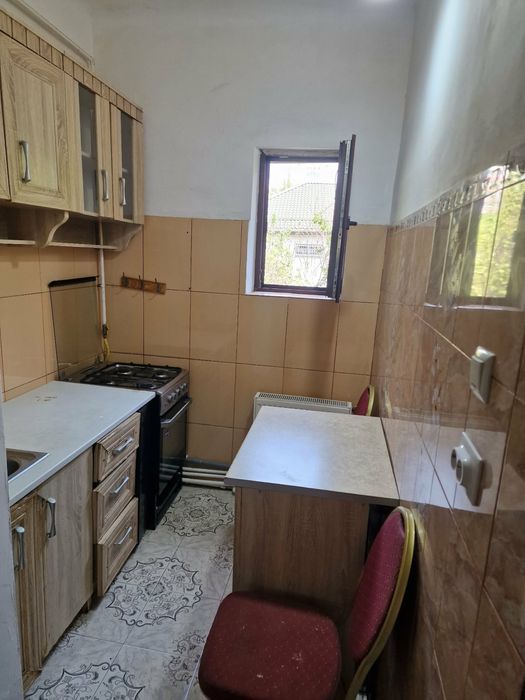 Inchiriez apartament obor