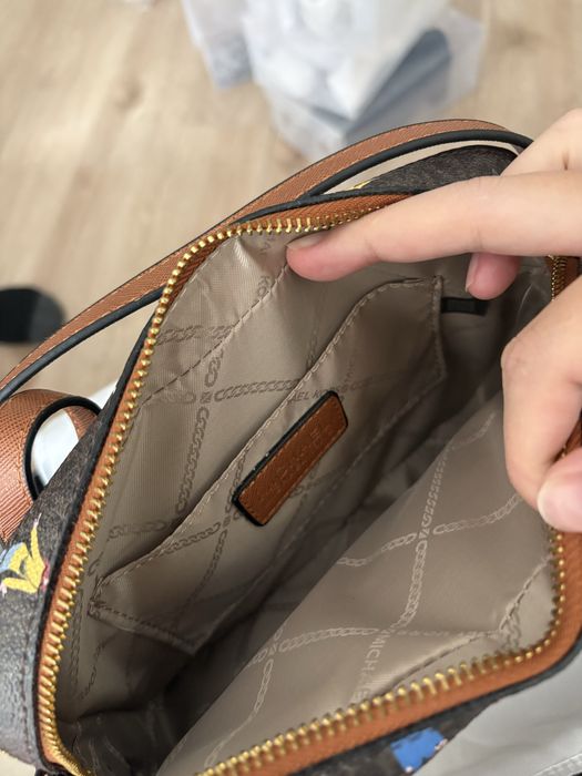 Продам сумку michael kors новая