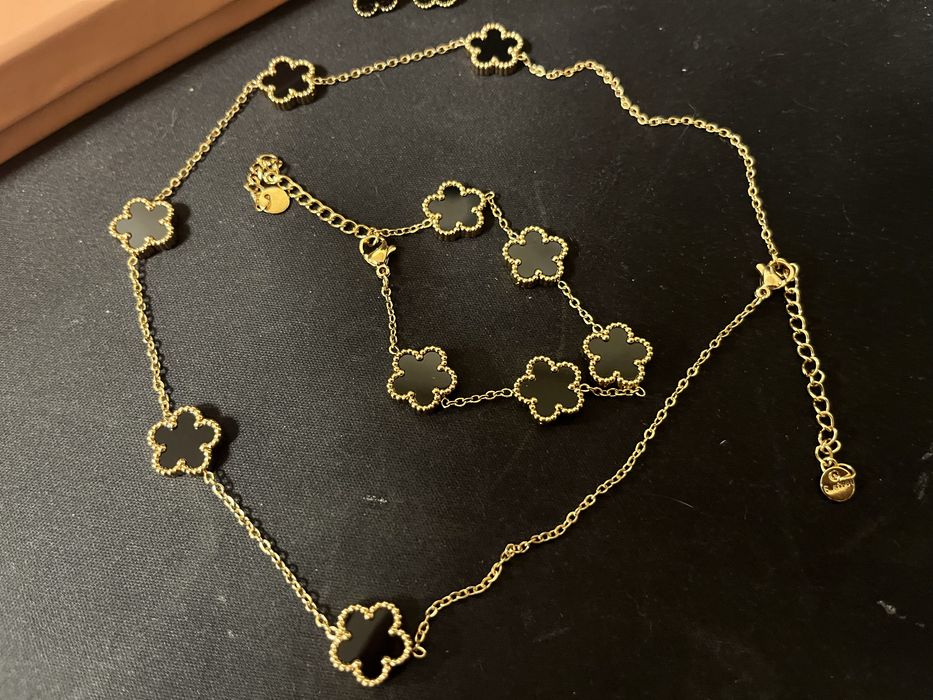 Три сета гривна, колие и обеци van cleef