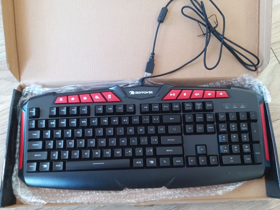 Геймърска клавиатура RGB iBUYPOWER Ares M1 – нова!
