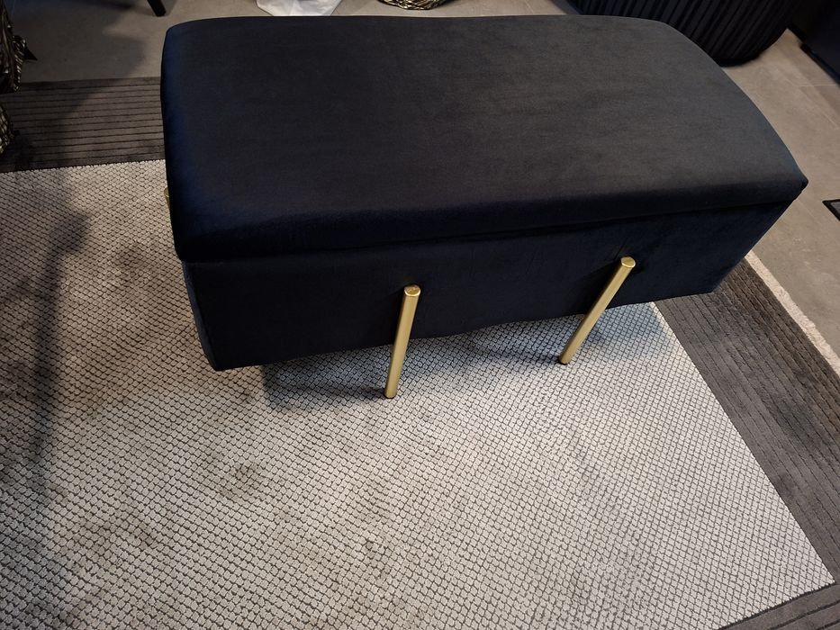 Стилна черна табуретка тип ракла