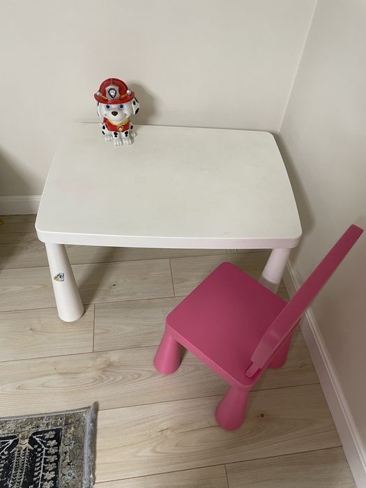Продается стол и стульчик Ikea