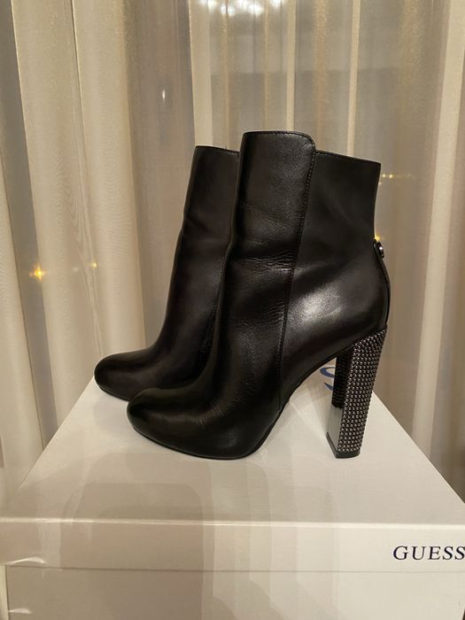 Botine cu toc Guess de piele naturala