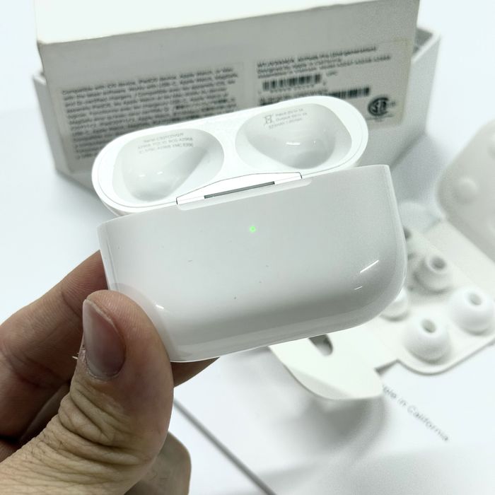 Продам оригинальный кейс AirPods Pro 2 (Type-C)