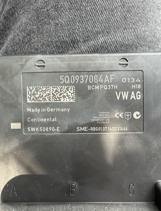 5Q0937084AF bcm grile bloc lumini clima audi a3 8v