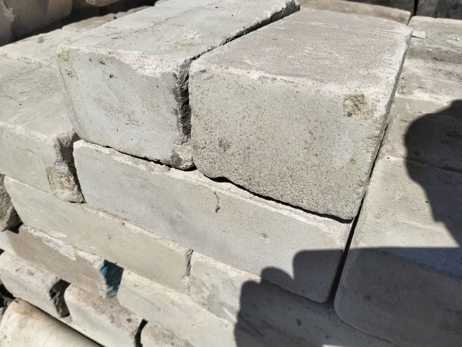 Продам кирпичи силикатные.