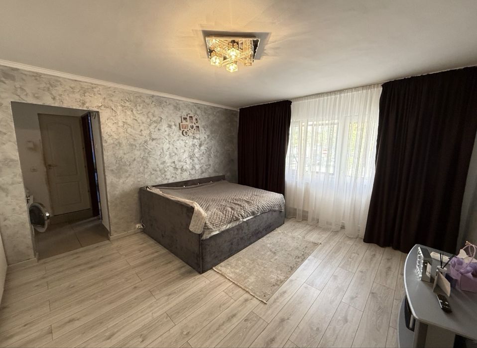 Apartament cu doua camere , zona Rogerius