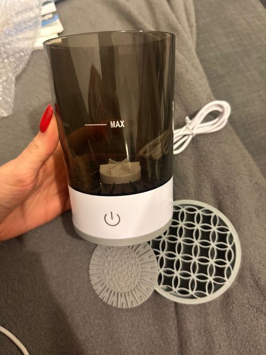 Електрическа машина за почистване на четки