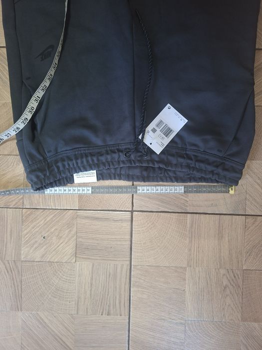 Pantaloni Nike pentru bărbați ,nou cu etichetă,de culoare gri