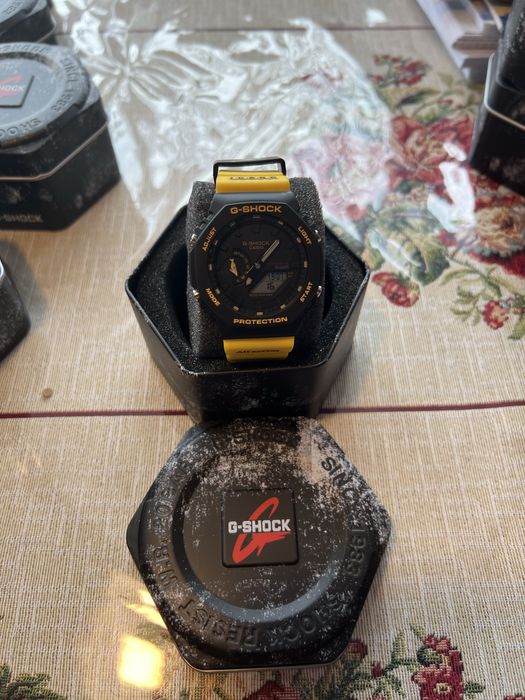 Ceas Casio G-Shock GA-B2100K-9A galben si negru