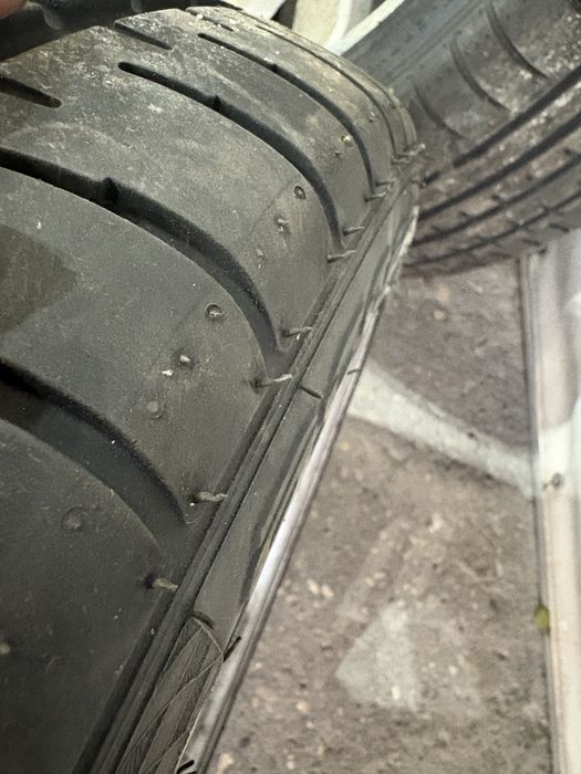 Accelera (особено в размер 245/45 R18 XL от мерцедес