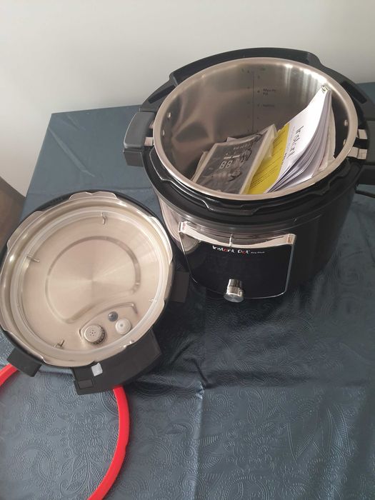 Продавам нов мултикукър Instant Pot Pro Plus