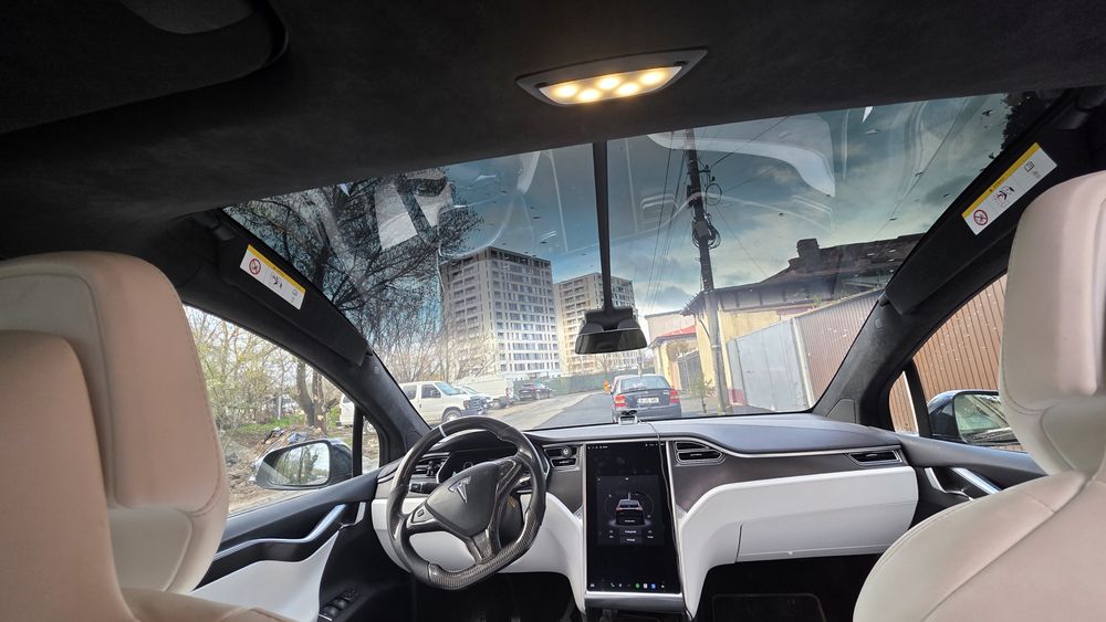 Tesla  Model X 100D prețul este in euro