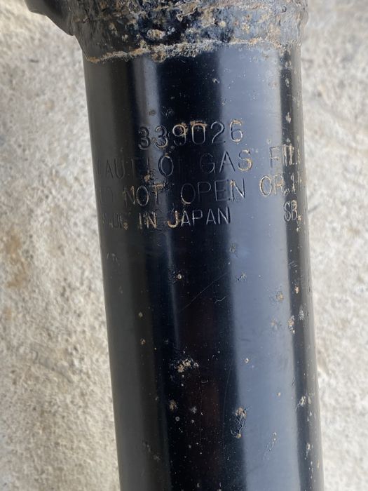 Камри 40,45 амартизатор