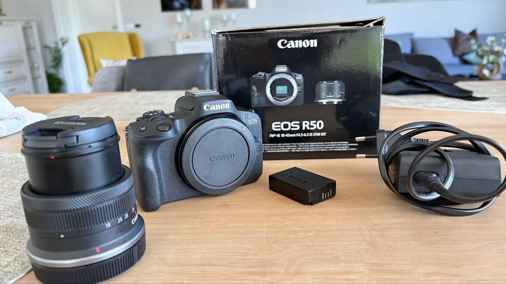 on EOS R50 + obiectiv RF-S 18–45mm – kit