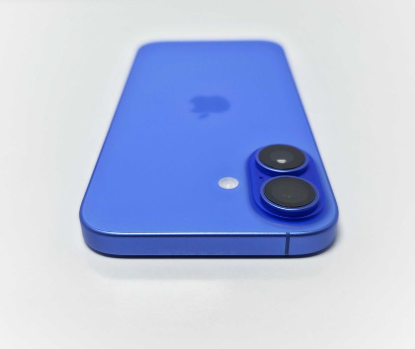 iPhone 16 128GB Ultramarine