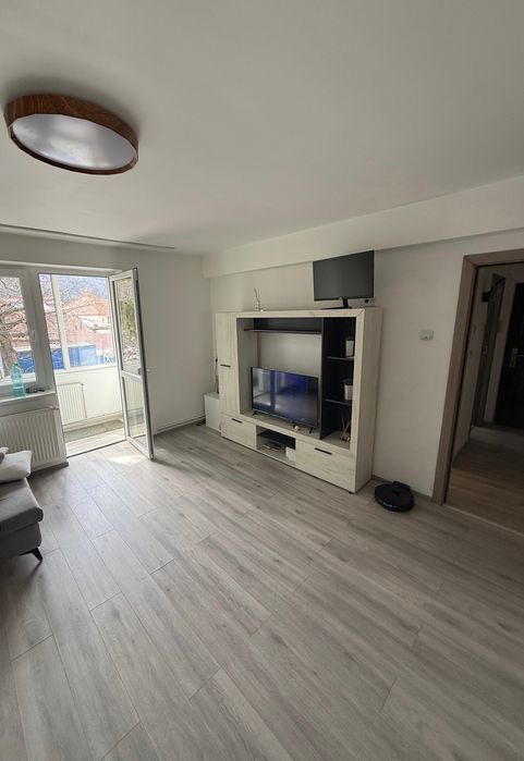 Închiriez apartament 2 camere in Brasov