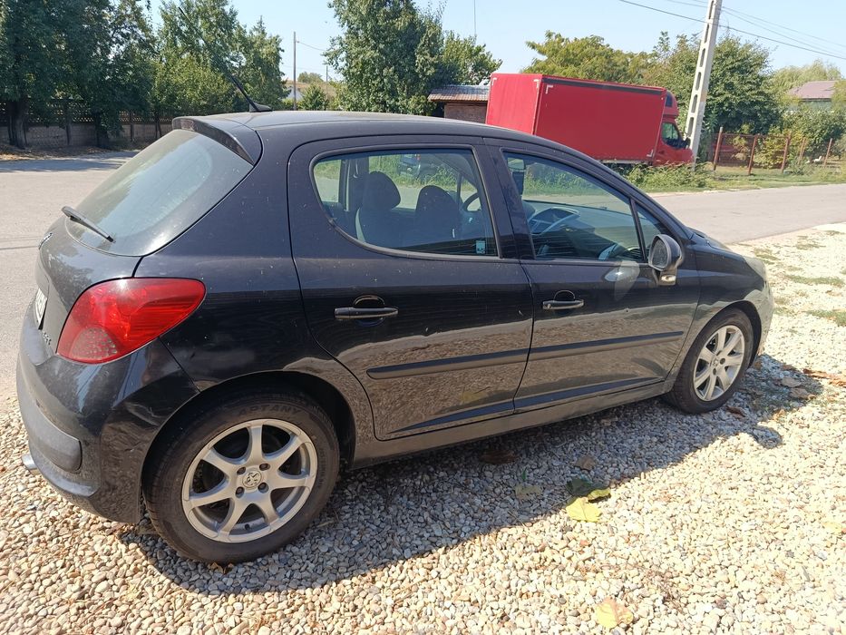 Vând Peugeot 207 1.6 hdi