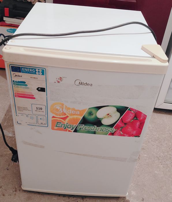 Продам холодильник офисный