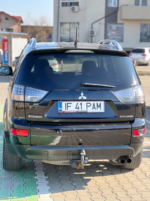 Mitsubishi Outlander / 4x4 / 7 Locuri / Piele / Trapă/ Key less