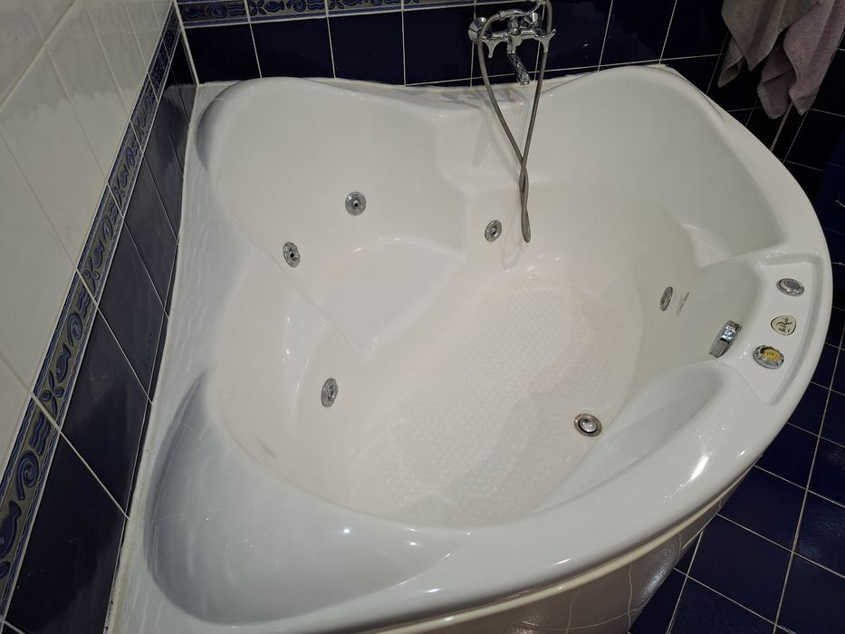 Продается  Джакузи