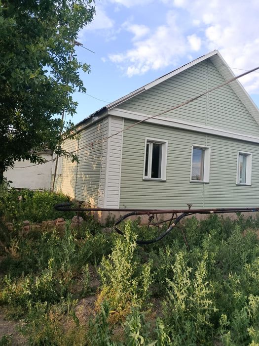 Продаётся дом в пос. Долинка.