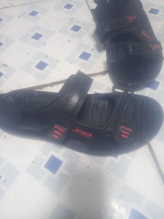 Аяқ киім сатылады