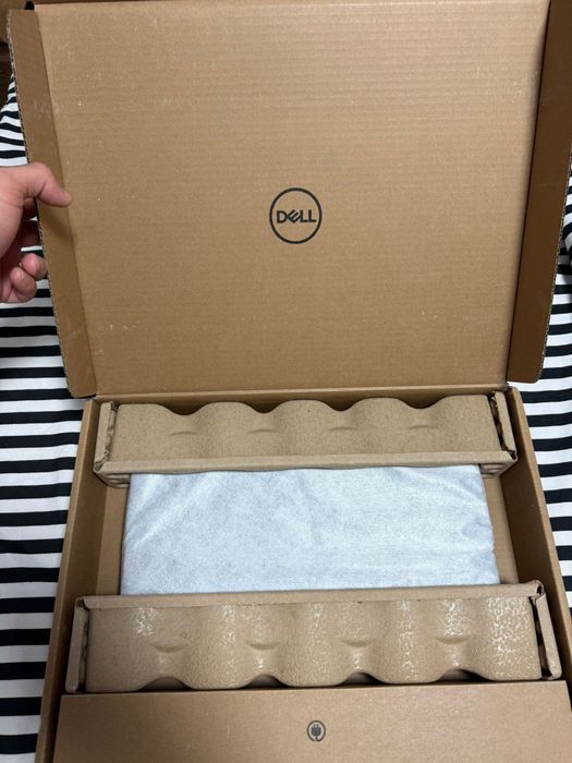 Leptop Dell 15 DC15250 ,15.6 inch 1920 x1080,intel  Core