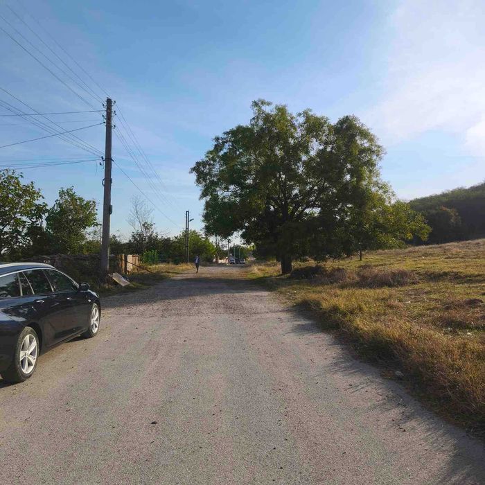 Продавам парцел в регулация с площ 770 кв.м. в село Леново