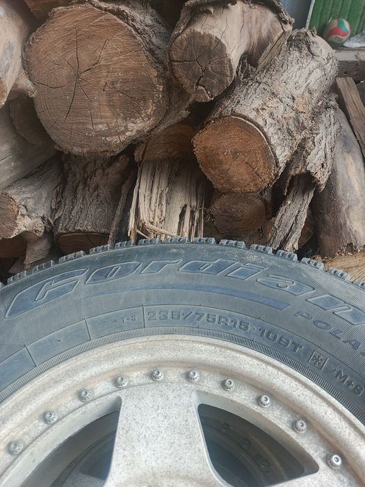 Продам резину два комплекта