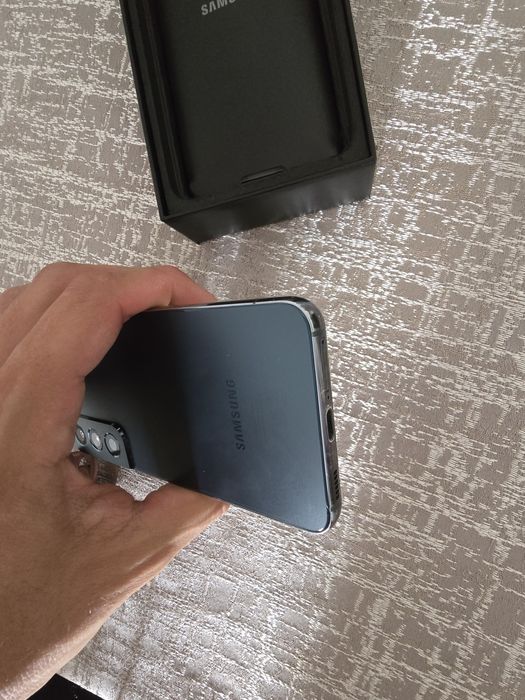 Продавам Samsung s22