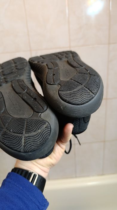 Under Armour CHARGED SURGE 4