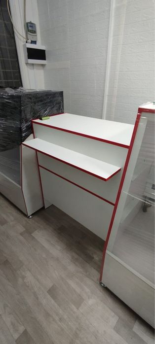 Ресепшены витрины кассовые столы