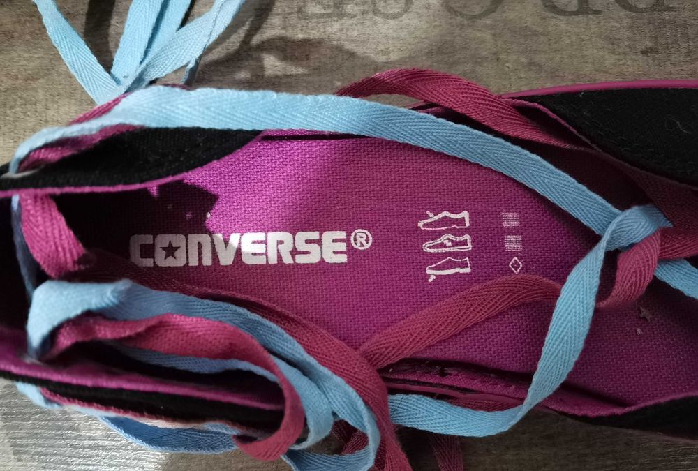 Интересни кецове чисто нови