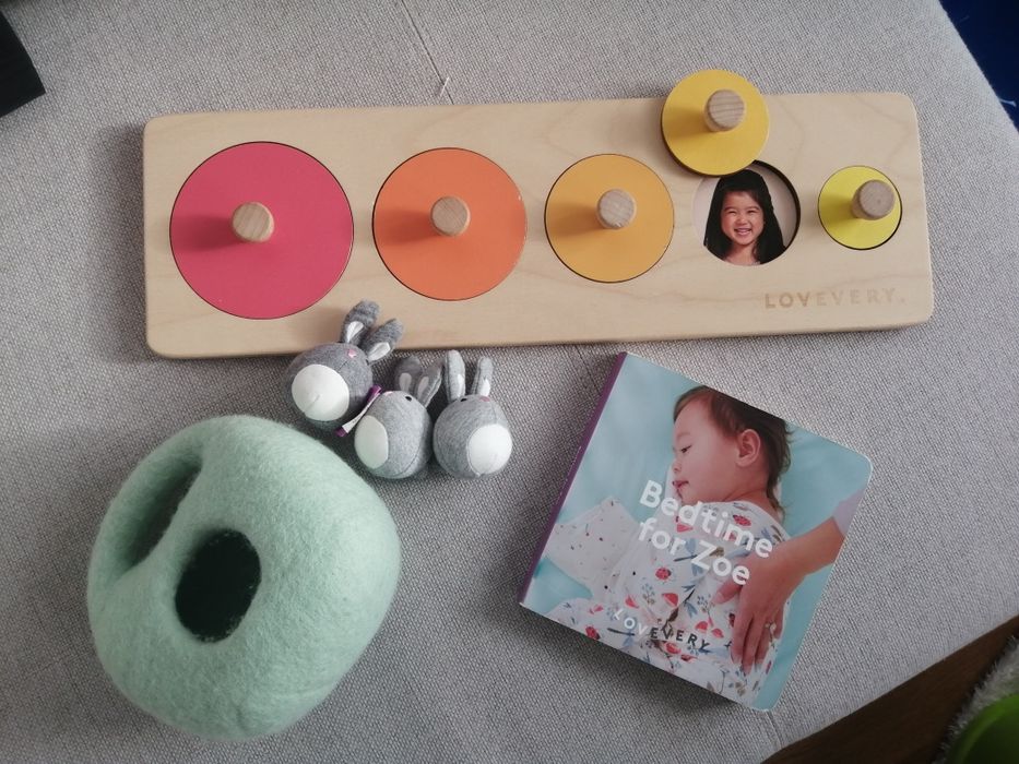 Lovevery The Babbler 2 играчки и книжка