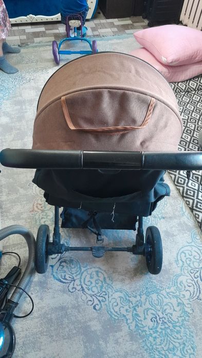 Продам коляску коричневую!