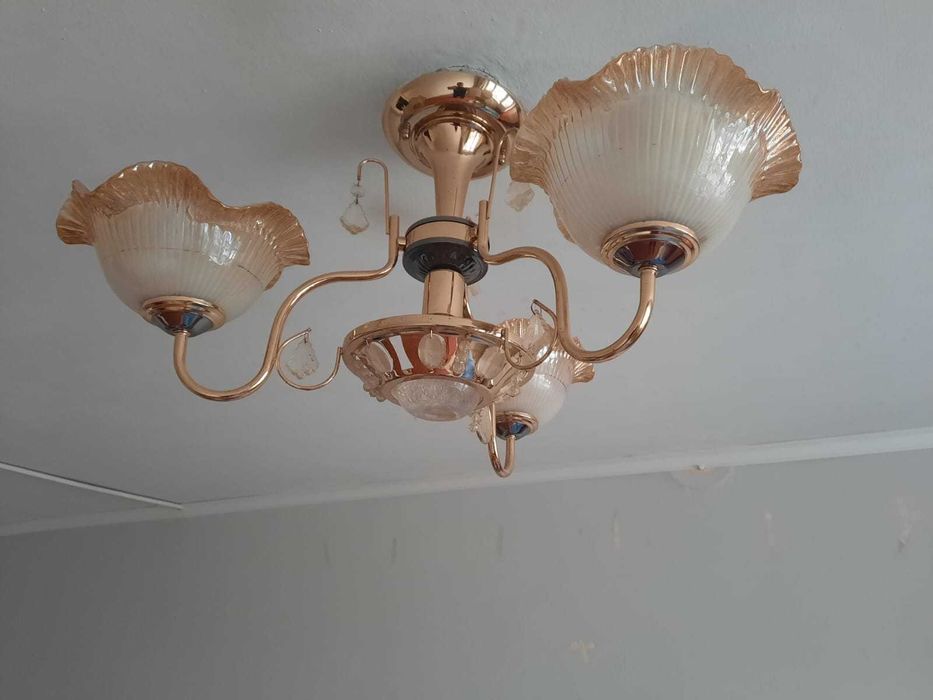 Люстру продам,  3 лампы