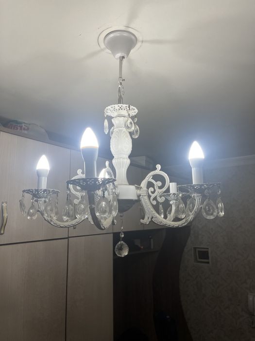 Срочно продается 4 люстры