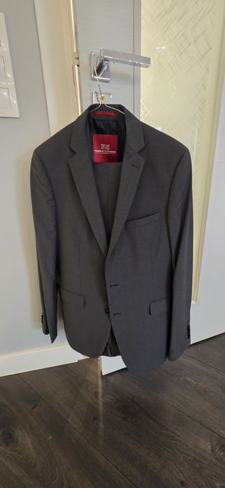 Мъжки Костюм ! Нов!FINSHLEY & HARDING!Размер М, slim fit!