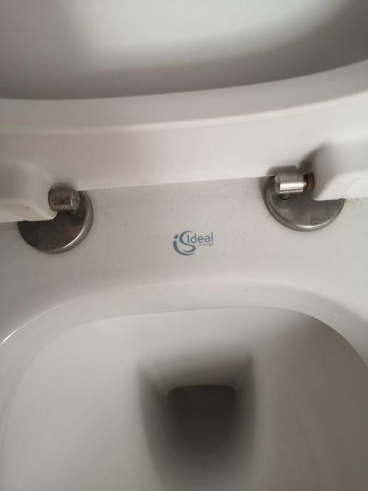WC Ideal Standard cu capac, stare foarte bună, fără defecte