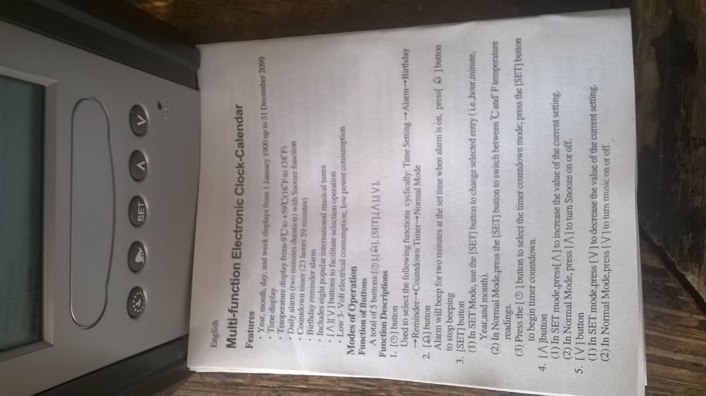 моливник с часовник и радио