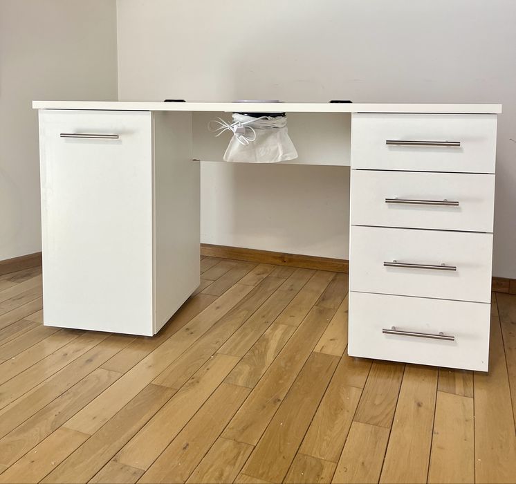 Masa noua de manichiura cu aspirator incorporat!!!