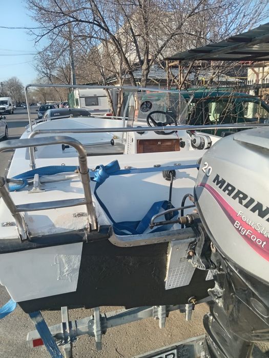 Vând barcă Malibu