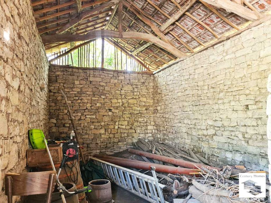 145320 Просторна, частично реновирана къща с 4 спални и голям двор в с. Полски Сеновец