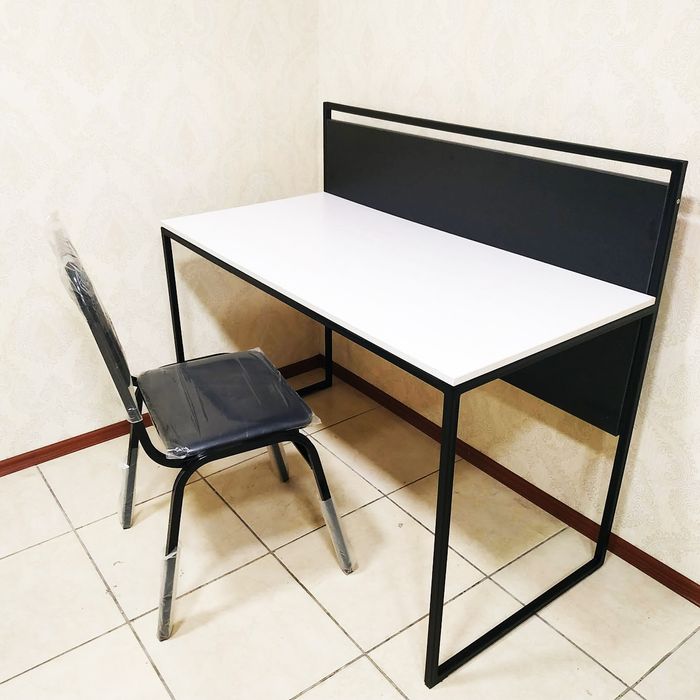 Рабочий письменный стол в стиле лофт