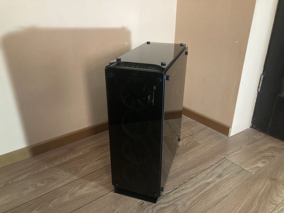 URGENT Carcasă PC Redragon Ironhide  9 ventilatoare